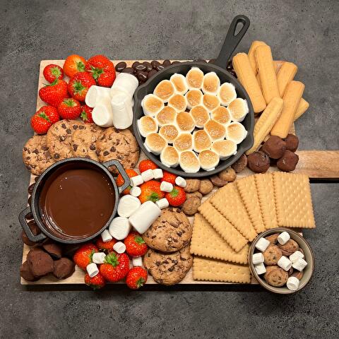 Chocoladefondue op een plankje S