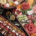 Feestelijke Italiaanse grazing table voor 18 personen in Beerta