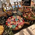 Zoete babyshower borrelplank