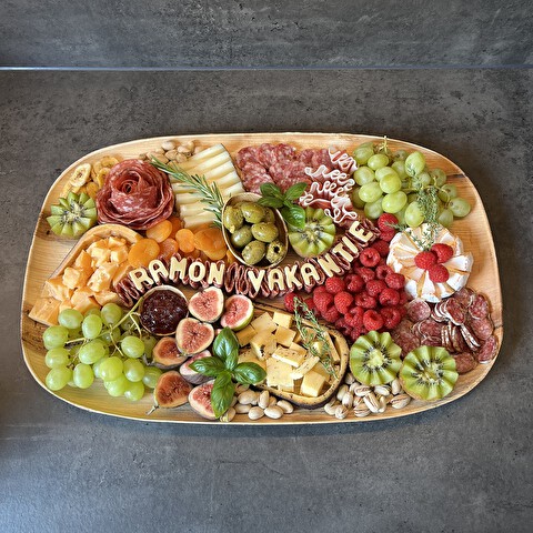 Borrelplank personaliseren met kaasletters
